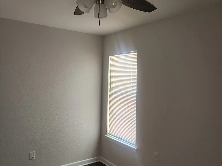 1009 Salem Dr — Photo 7