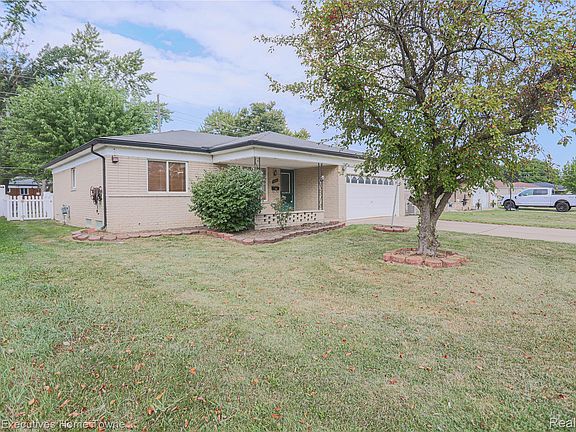 3rd image of 33861 Clifton Dr