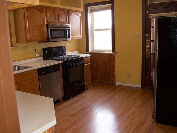 4th image of 4200 Lawn Ave #1