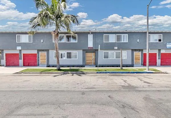 1725 Lemon Ave. — Photo 1