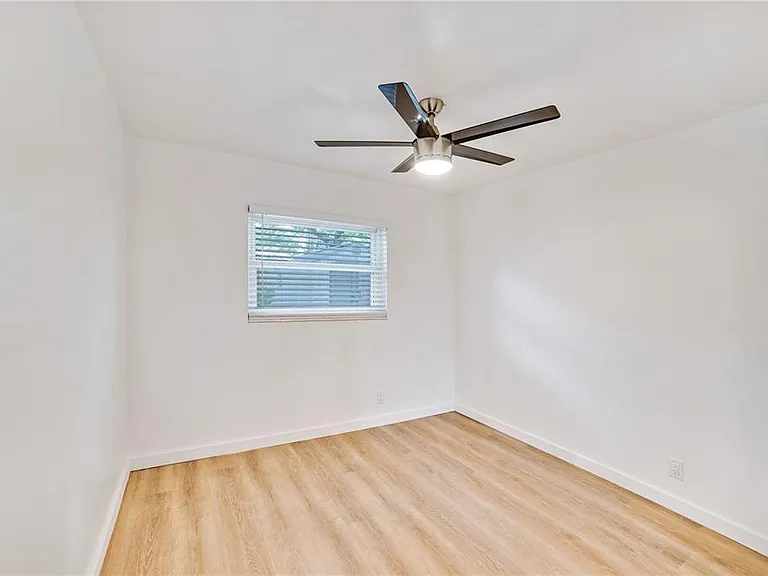 4413 W Rogers Ave — Photo 27