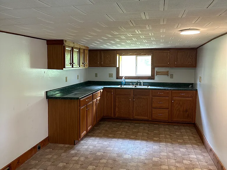 812 Roosevelt Ave — Photo 3
