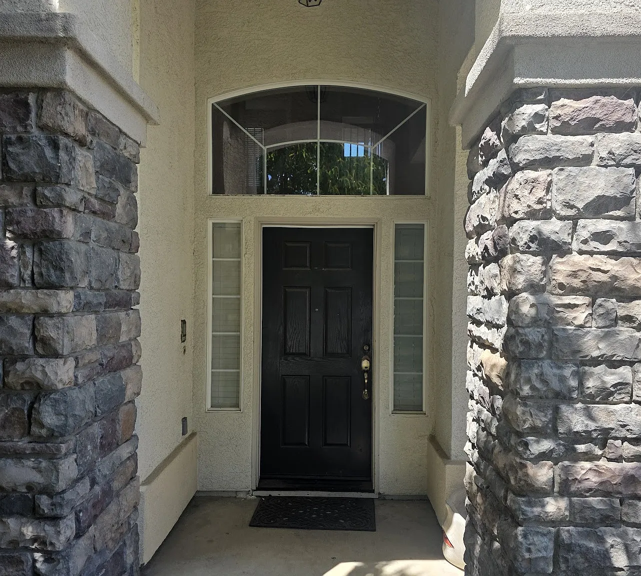 5 bed, 3045 sqft, $3,950 — Photo 3