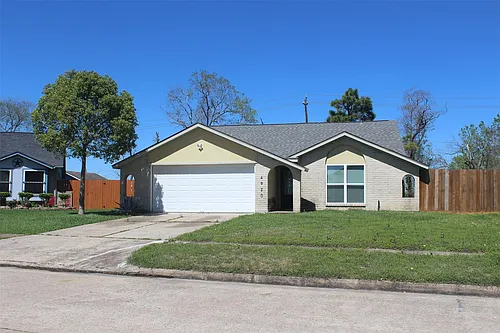4920 Deerwood Cir Photo 1
