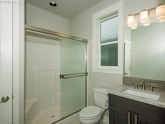 4th image of 5807 NE 120th Cir