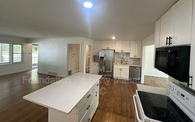 3 bed, 2.0 bath, 1667 sqft, $1,650 — Photo 4