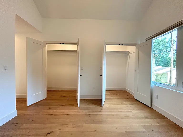 1003 E Washington St — Photo 20
