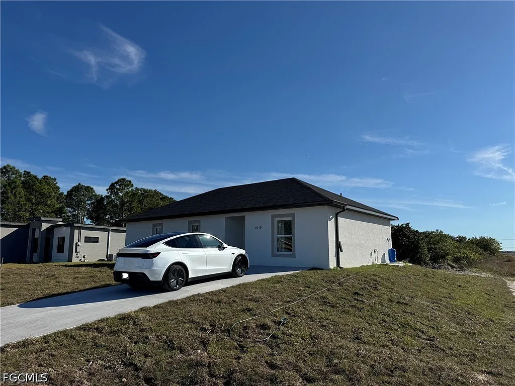 3 bed, 2.0 bath, 1188 sqft, $1,600 — Photo 3