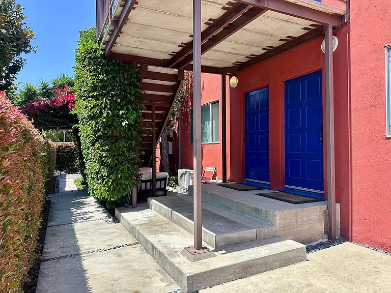 502 Westminster Ave — Photo 24