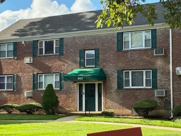 955 Fenwood Drive #1, Valley Stream, NY 11580