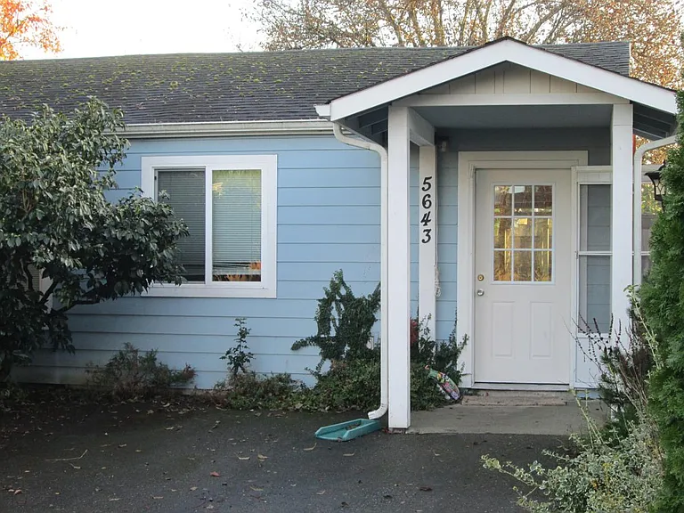 5643 46th Ln SE — Photo 2