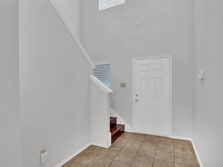 2138 Meadow View Dr — Photo 4