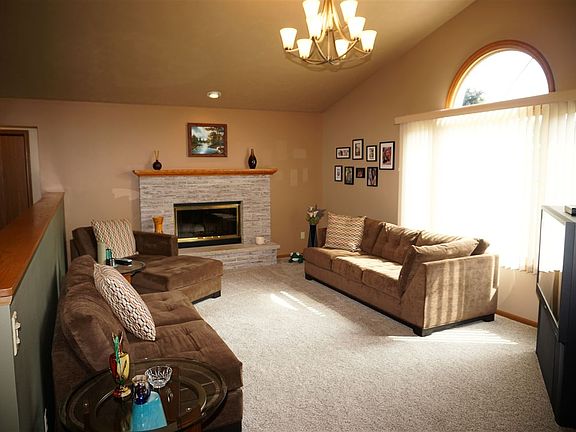 4th image of 10434 Geneva Dr