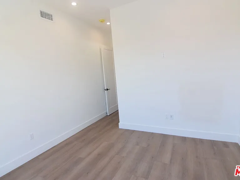 4543 Tujunga Ave — Photo 9