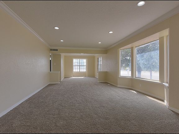 5th image of 101 Clairemont Dr
