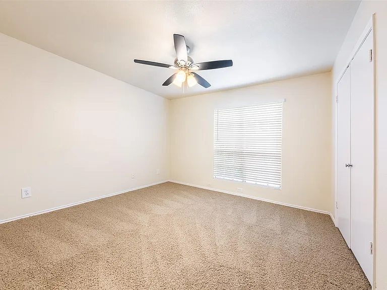 1304 Danbury Sq #A — Photo 4