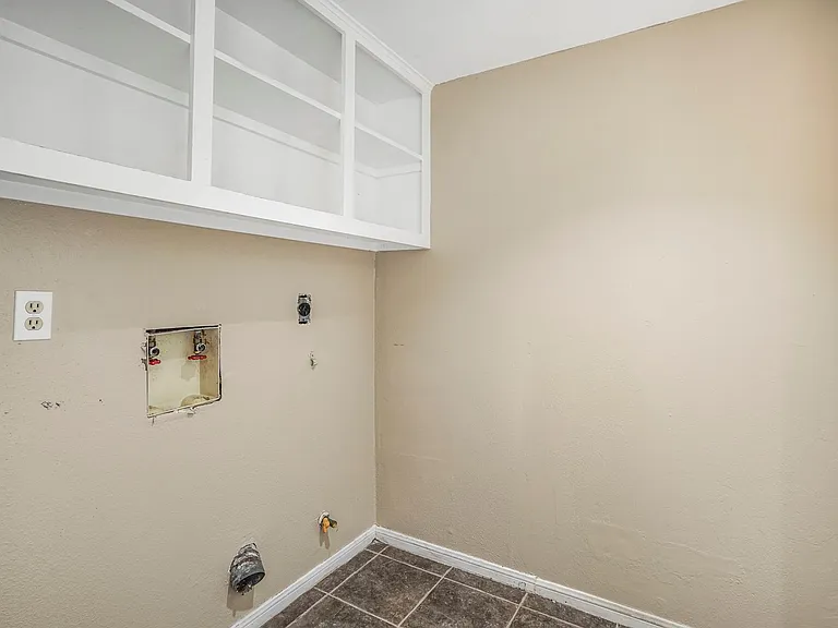 17810 Crestline Rd — Photo 4