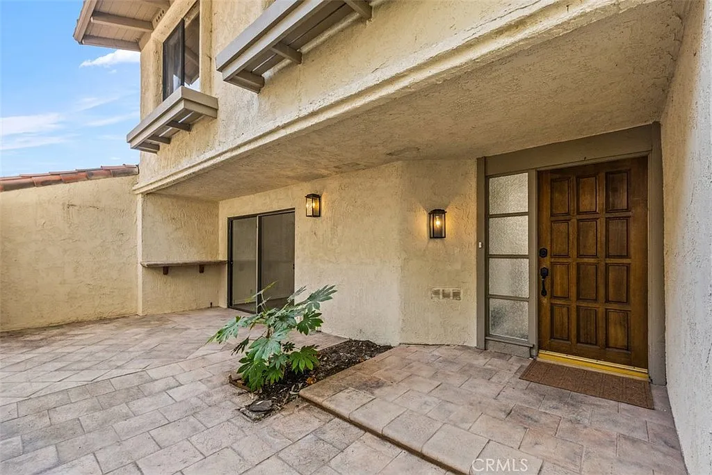 3 bed, 2.5 bath, 1675 sqft, $4,750 — Photo 4