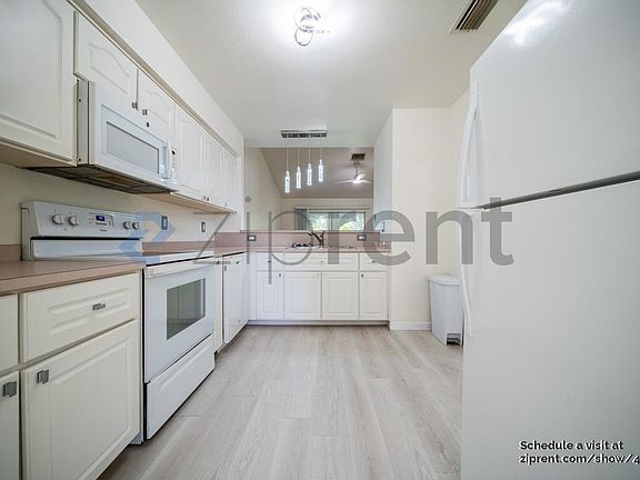 2nd image of 840 SE 8th St #840