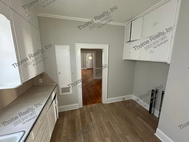 823 Western Ave — Photo 14