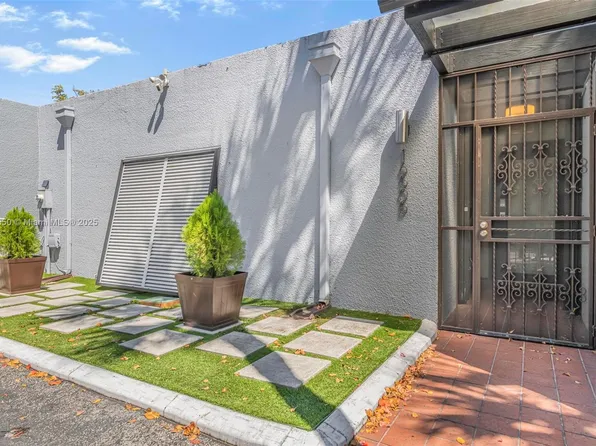 16505 Fox Den Ct, Miami Lakes, FL 33014