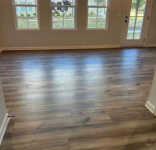 1004 Taylor Ct — Photo 2