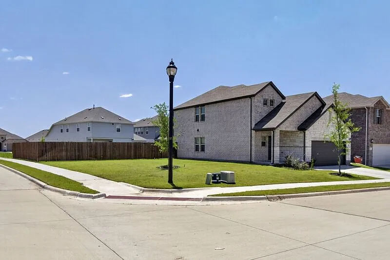 Building Photo - 803 Russell Dr
