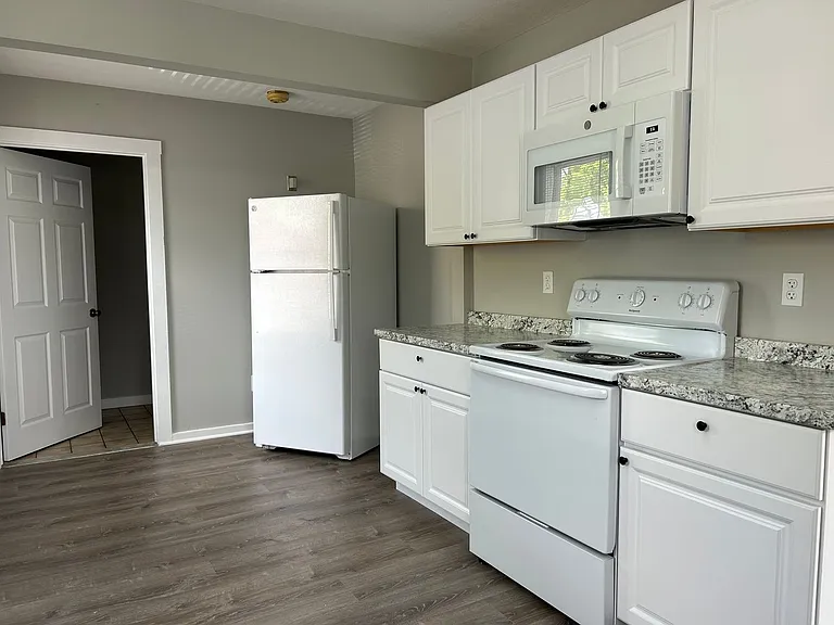 1810 Dixwell Ave — Photo 5