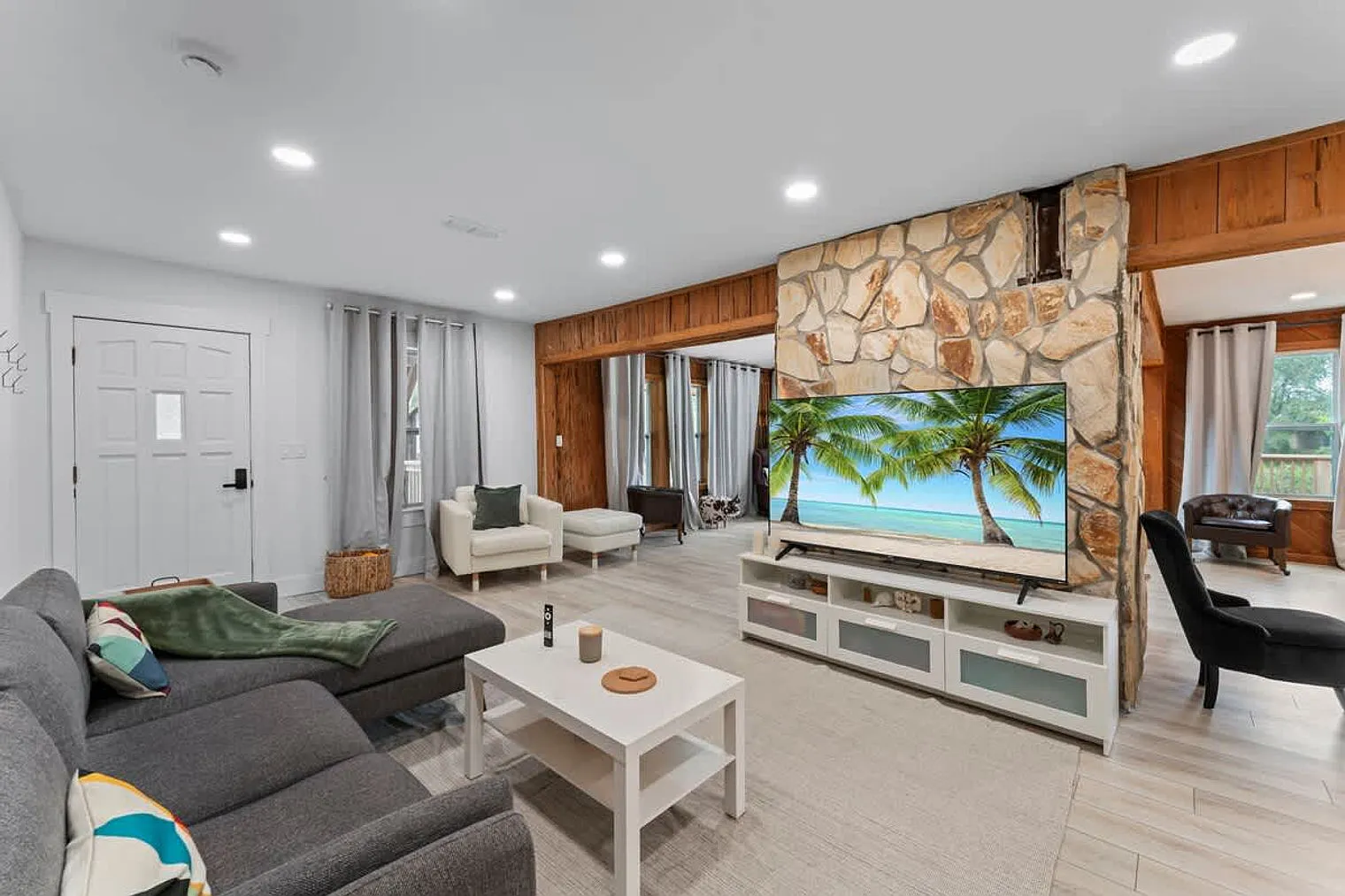 2 bed, 2.0 bath, $3,131 — Photo 3