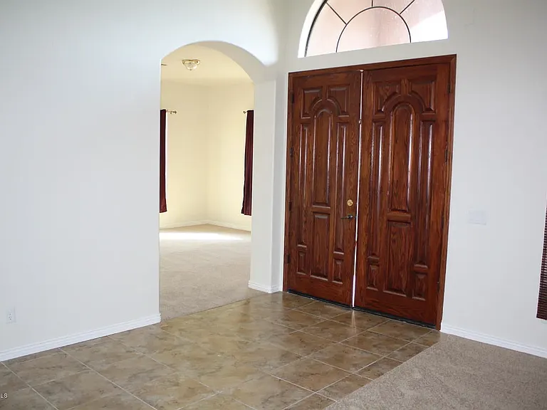 10202 S 44th Ln — Photo 6