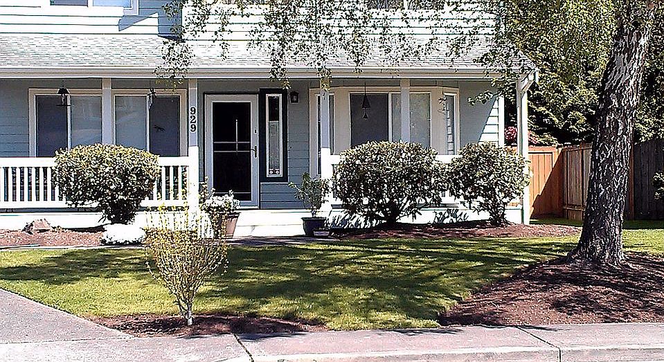 2nd image of 929 23rd Pl SE