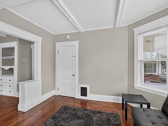 4th image of 45 Middlesex St