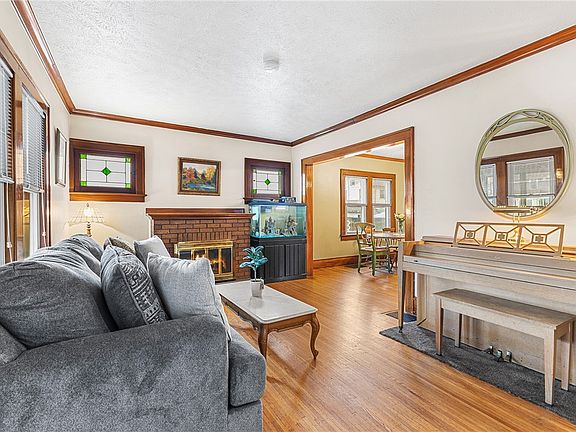 5th image of 2036 N Clinton Ave
