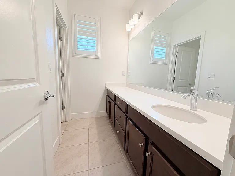 1322 Ascot Ln #B — Photo 9