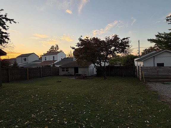 5th image of 1222 Lexington Rd