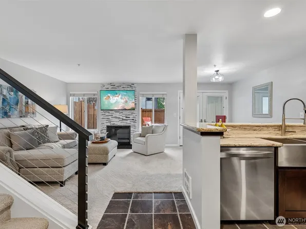 6929 NE 170th Street #8, Kenmore, WA 98028