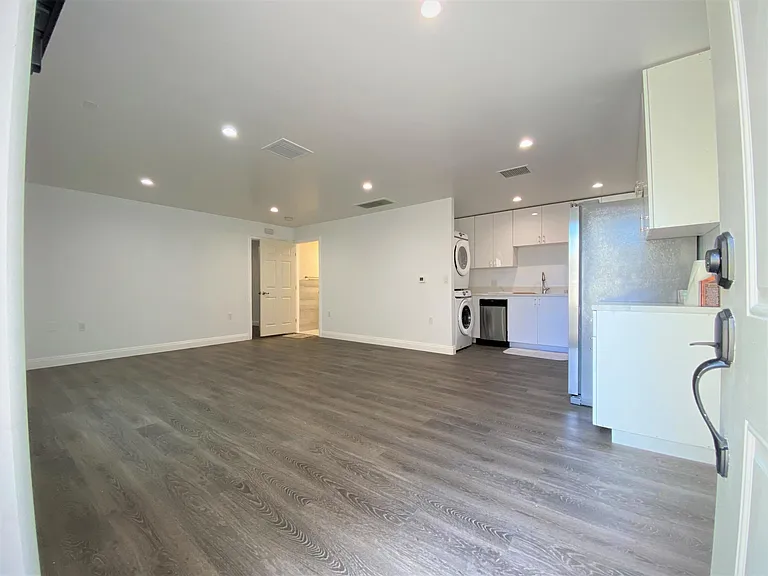 428 1/2 N Harvard Blvd — Photo 4