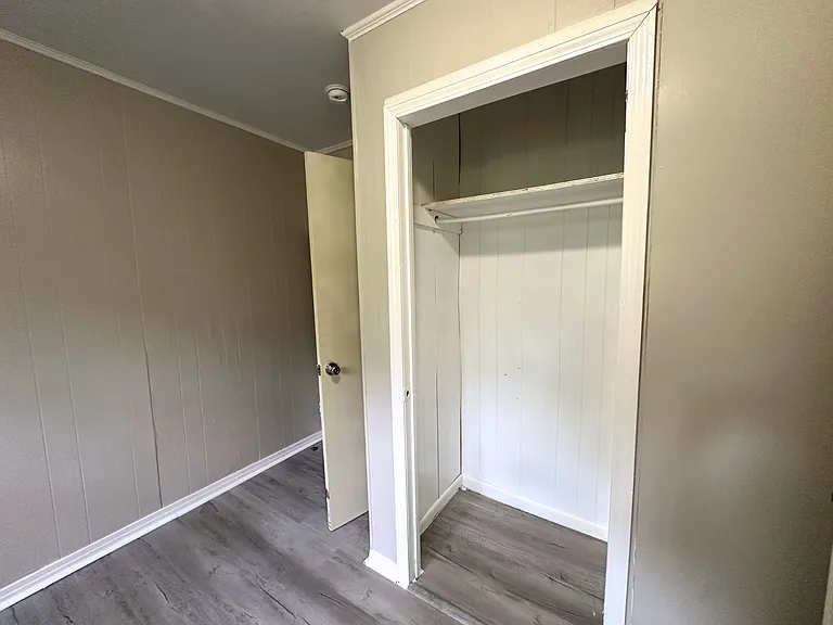 372 Fredonia St — Photo 9
