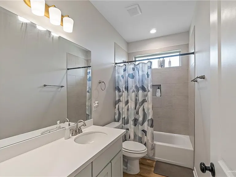13813 Belle Ct — Photo 17