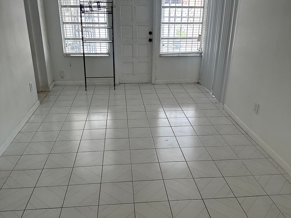 1st image of 2027 SW 23rd St