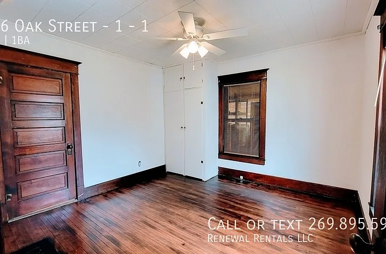 206 Oak St #1 — Photo 4