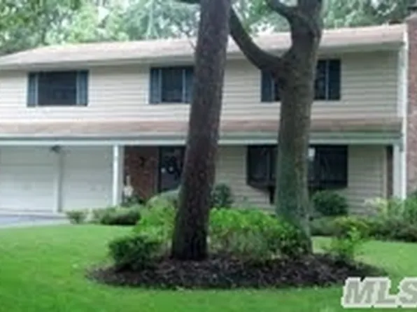 6 Cody Pl, Lake Grove, NY 11755