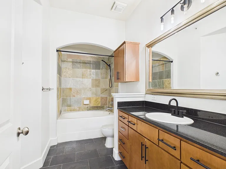 1901 Post Oak Blvd #OAK-2402 — Photo 17