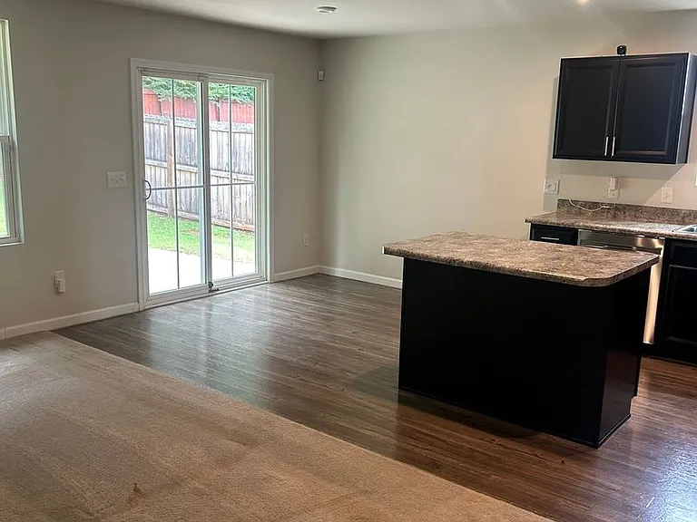 111 Portchester Ln — Photo 4