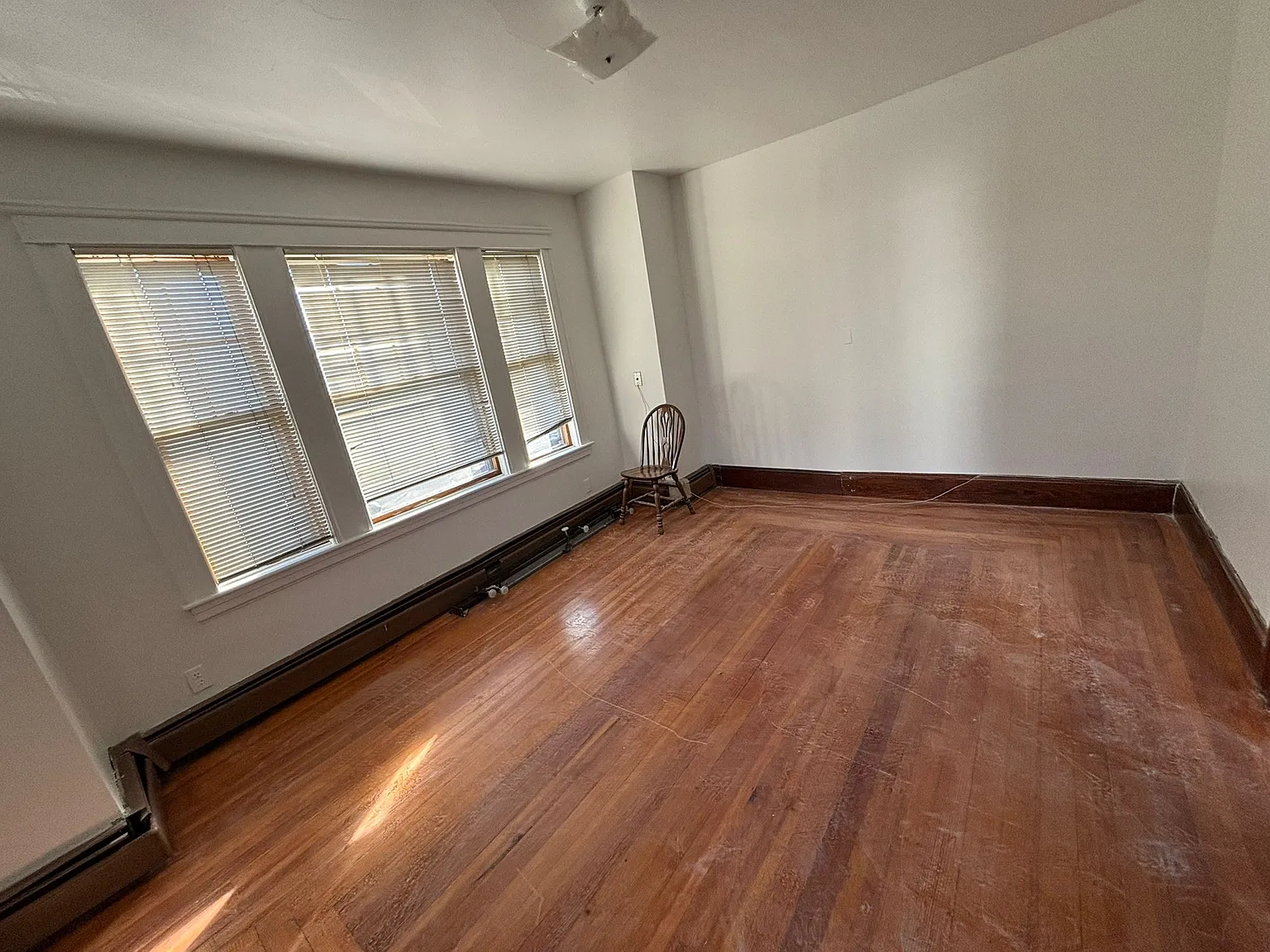 2 bed, 950 sqft, $2,200 — Photo 2