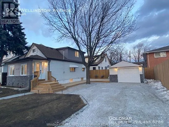 Building Photo - 972 Wellington Ave #2