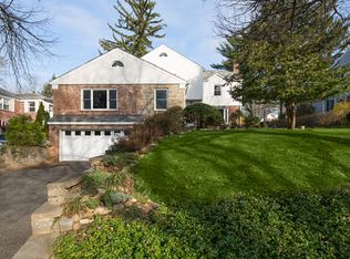 31 Linford Rd, Great Neck, NY 11021