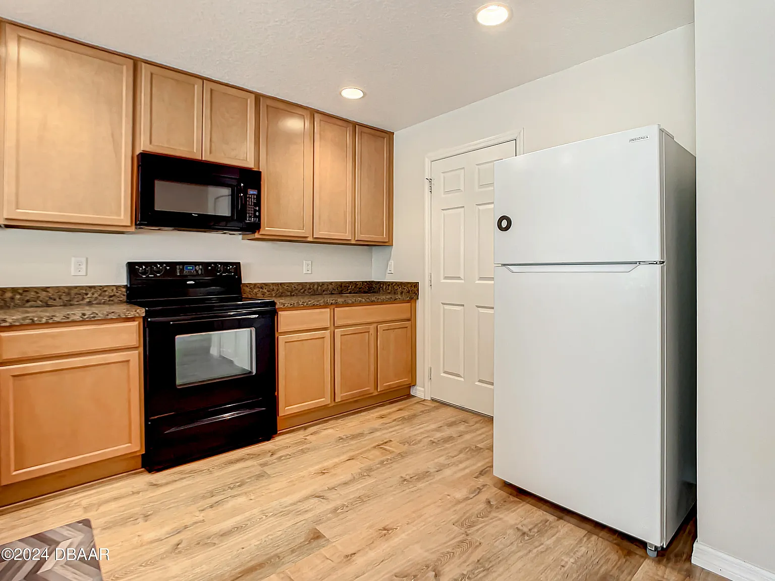 3 bed, 2.5 bath, 1338 sqft, $1,700 — Photo 4