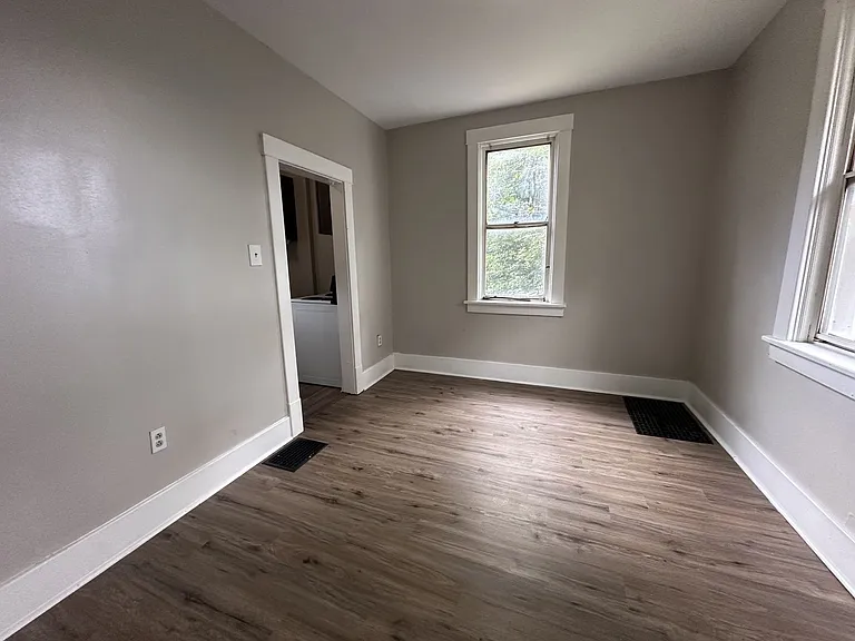 263 Glenwood Dr — Photo 6