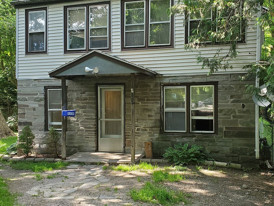 1st image of 26 1/2 W Center St #2